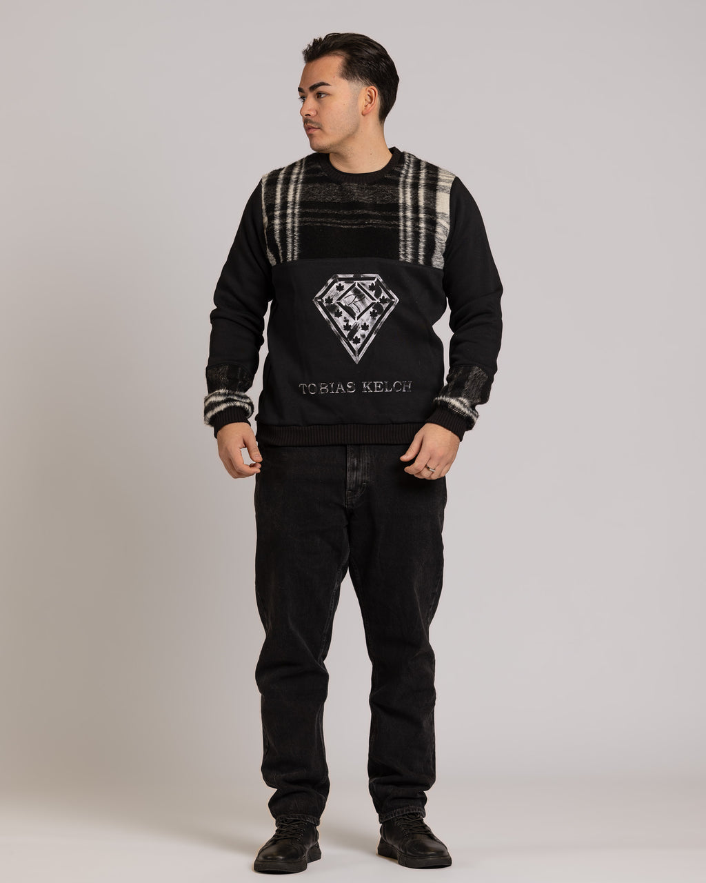Pullover Tobias Kelch mit schwarzen Pinselanstrich