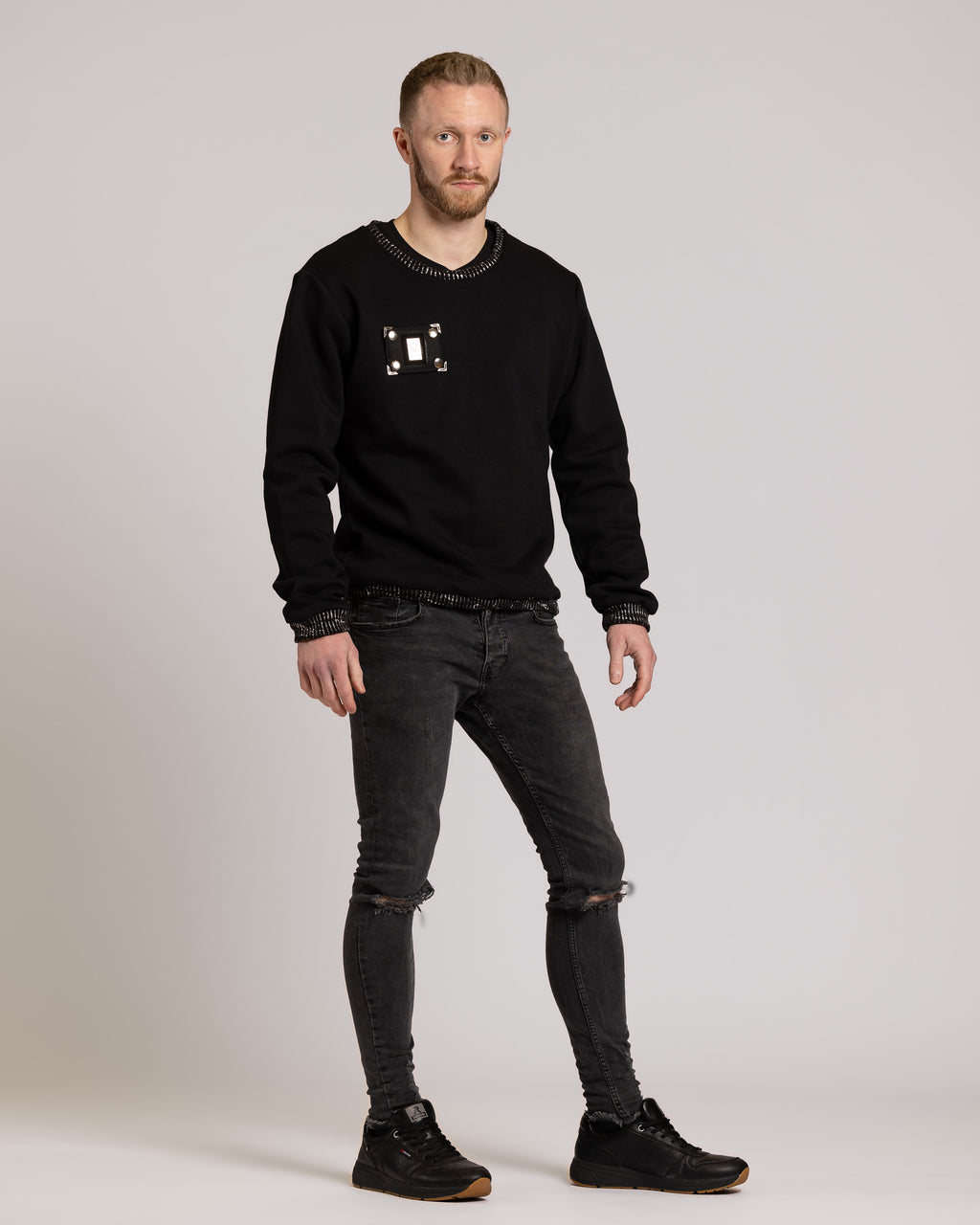 Pullover mit Metalllogo