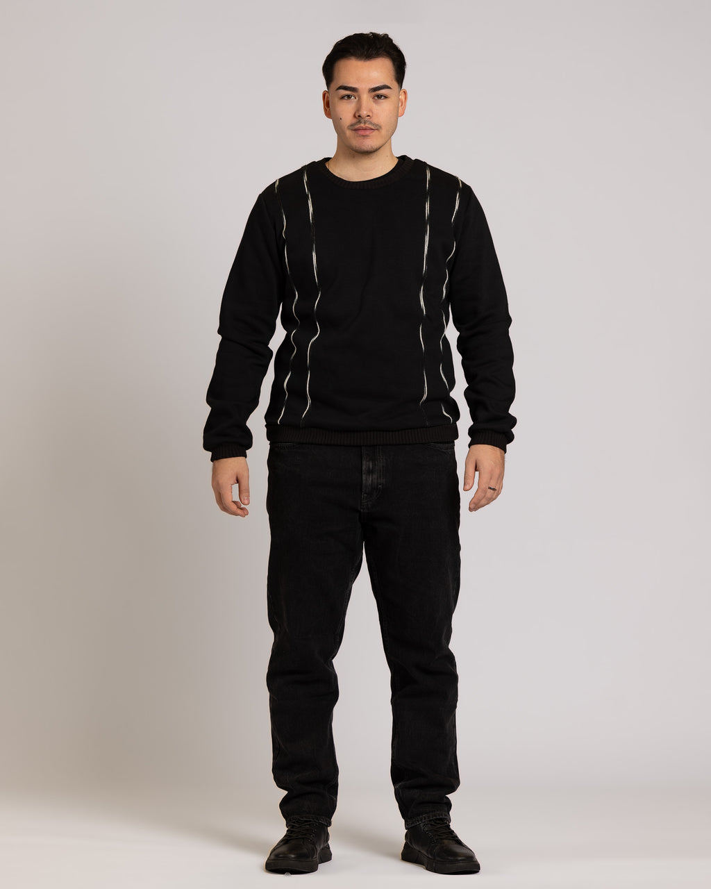 Pullover mit schwarz/weißen Wollstreifen
