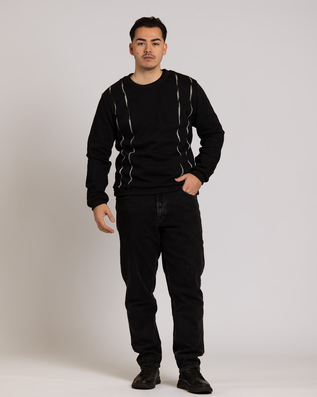 Pullover mit schwarz/weißen Wollstreifen