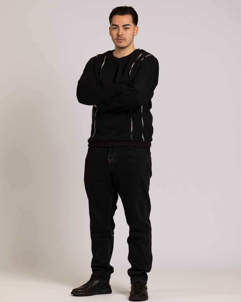 Pullover mit schwarz/weißen Wollstreifen