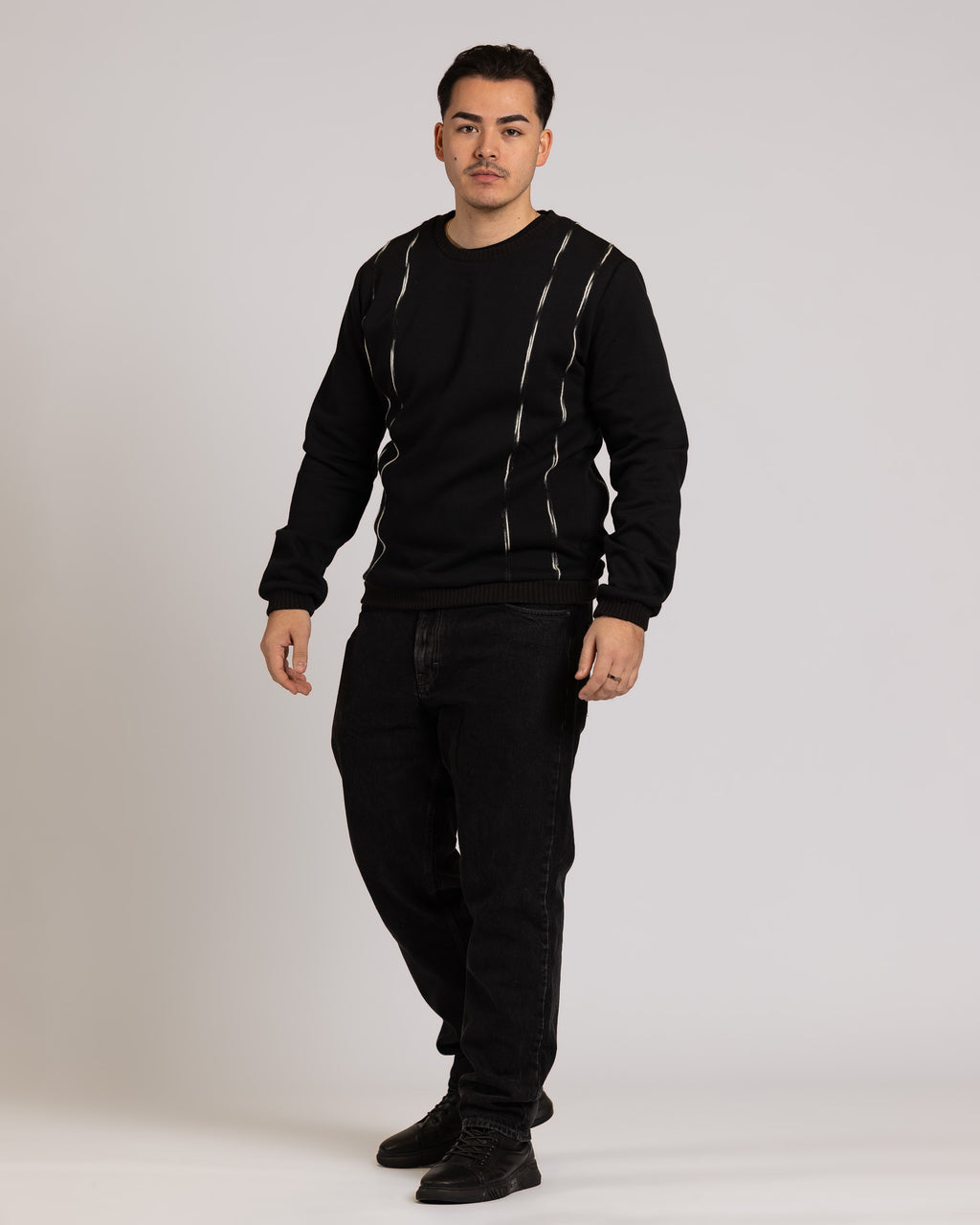 Pullover mit schwarz/weißen Wollstreifen