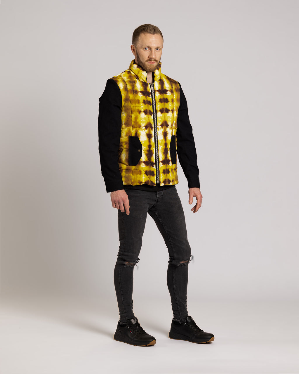 Steppweste mit Batik-Design